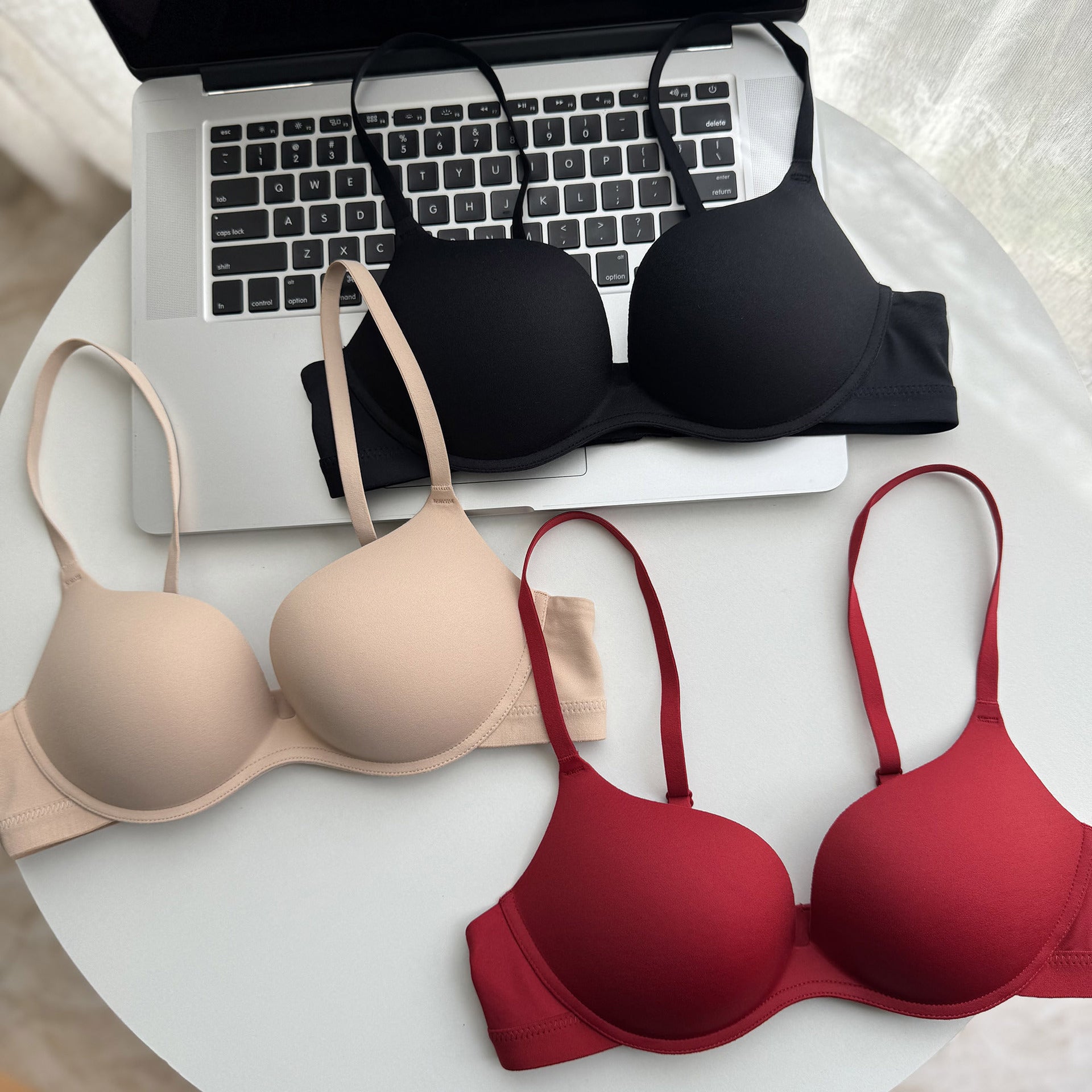 Minimalist Seamless Lift Bra