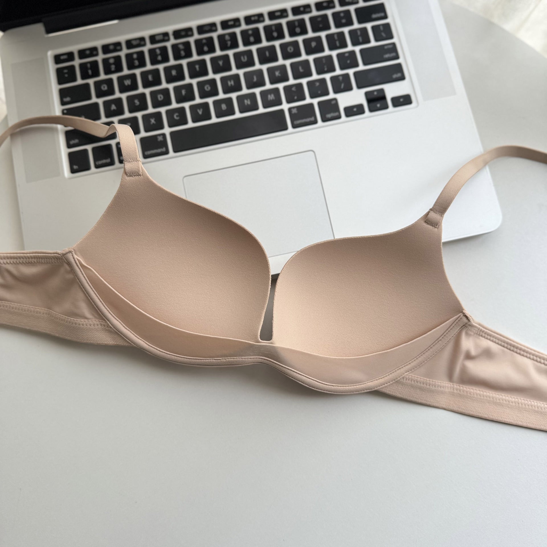 Minimalist Seamless Lift Bra