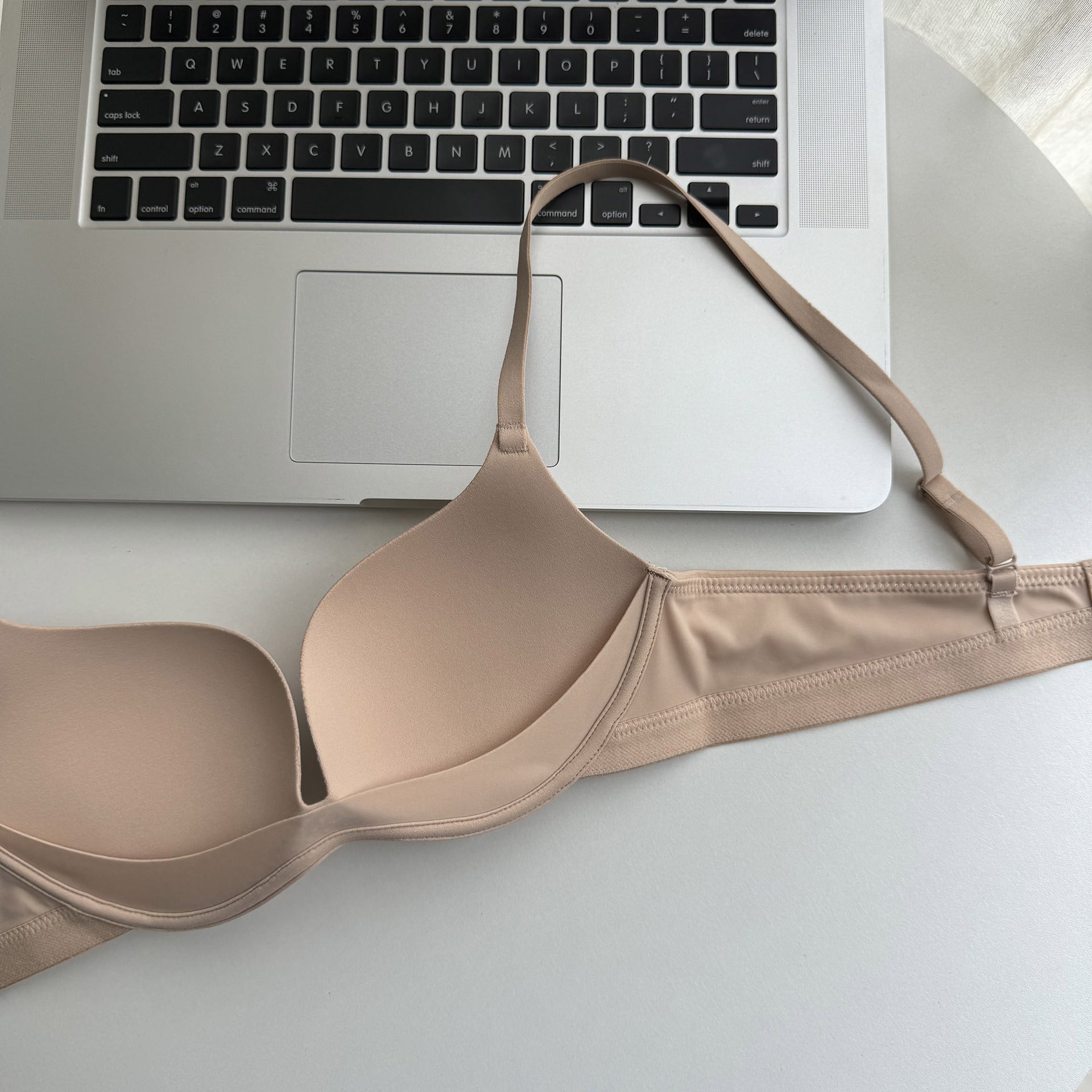 Minimalist Seamless Lift Bra